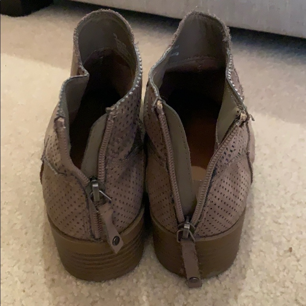 Neutral booties - Picture 2 of 2